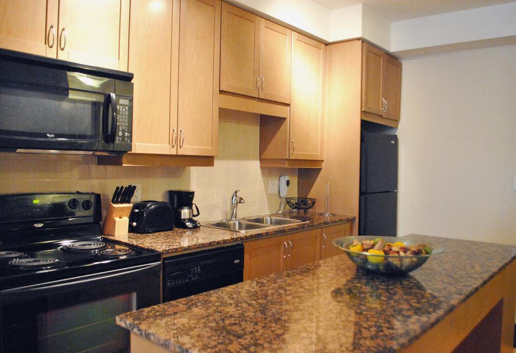 Livingsuites Toronto - 20 Blue Jays Way 외부 사진