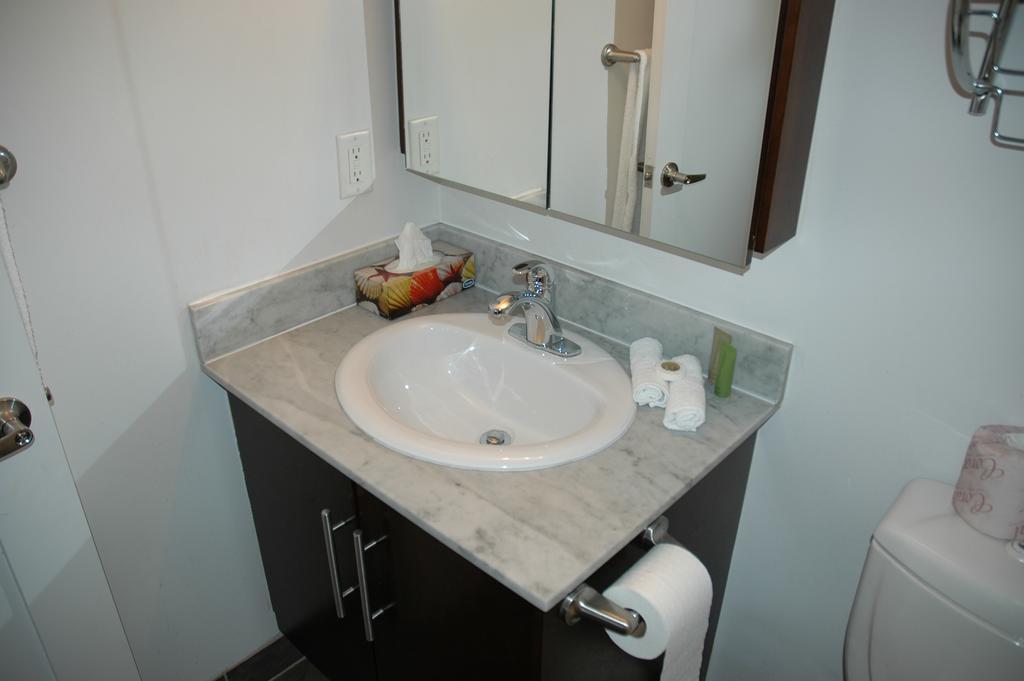 Livingsuites Toronto - 20 Blue Jays Way 외부 사진